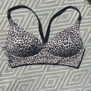 Victorias Secret Wireless Lightly Lined Plunge 36C